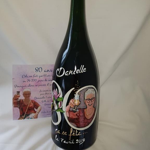 SYLVIE VALOT Peinture sur bouteille - CHARLY SUR MARNE SYLVIE VALOT Peinture sur bouteille - CHARLY SUR MARNE