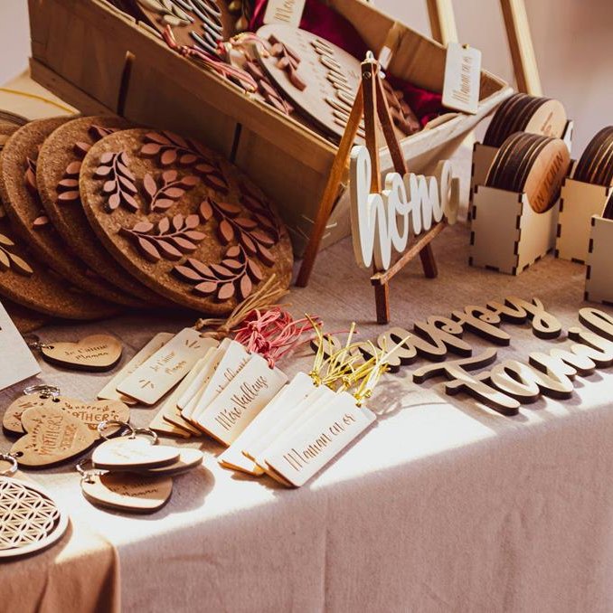 LA FABRIQUE D'UN BEAU JOUR Objets décos sur bois - CHARLY SUR MARNE LA FABRIQUE D'UN BEAU JOUR Objets décos sur bois - CHARLY SUR MARNE