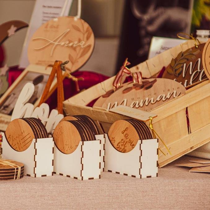 LA FABRIQUE D'UN BEAU JOUR Objets décos sur bois - CHARLY SUR MARNE LA FABRIQUE D'UN BEAU JOUR Objets décos sur bois - CHARLY SUR MARNE
